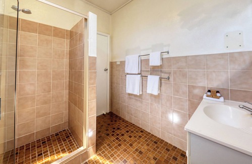 Tumut Hotel | Ashton Motel
