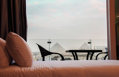 Oula Bed & Breakfast | Asia Pyramids View