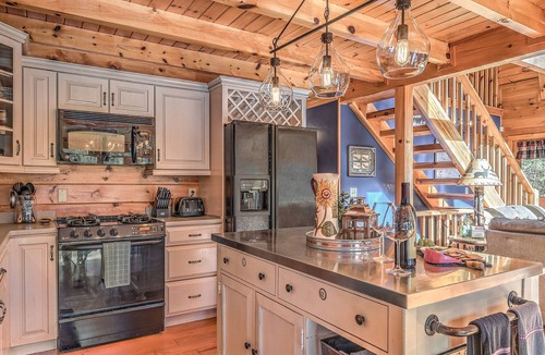 Aska Cabin | Aska Adventure Cabin on 3 Acres Hot Tub Screened Decks Game Loft