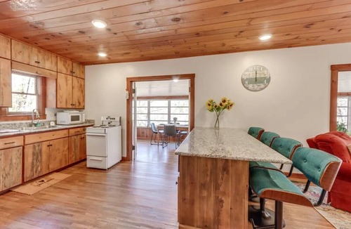 Raccoon Ridge Cabin | Aska Cozy River Blue House