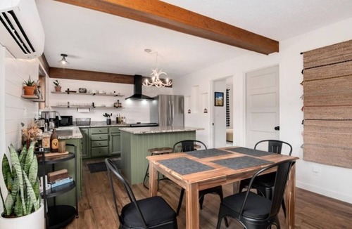 Bailey Cabin | Aspen Glow Cabin - a charming 2-bedroom cabin with mountain views & wood stove