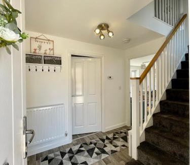 Hemel Hempstead House | Aspen Villa, Apsley Station