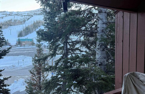 Brian Head Apartment | Aspens 5B-Cozy Condo right across from Giant Steps