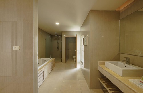 Krathum Baen Hotel | Aspira Petchkasem