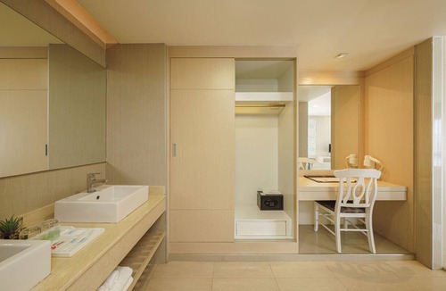 Krathum Baen Hotel | Aspira Petchkasem