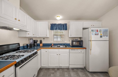 Assateague Pointe House | Assateague Pointe 2 br/1 ba 2 outdoor pools -in WOC.