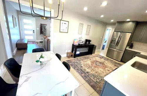 Bloomington House | Assembly Stay - Peaceful/spacious 4-bedrm house, close to ALL, in Bloomington