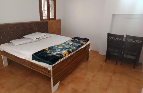 Aonla Hotel | Astha veg restaurant or guesthouse