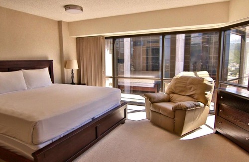 Downtown Honolulu Hotel | Aston at the Executive Centre Hotel