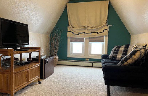 Green Bay Bed & Breakfast | Astor House