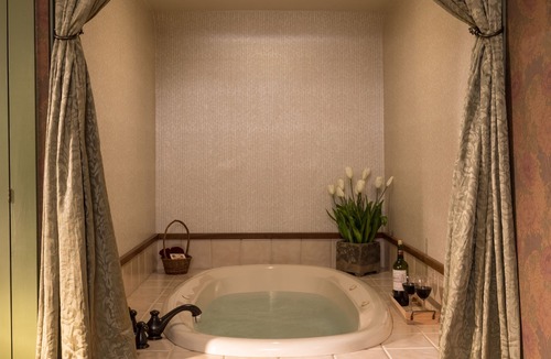 Green Bay Bed & Breakfast | Astor House