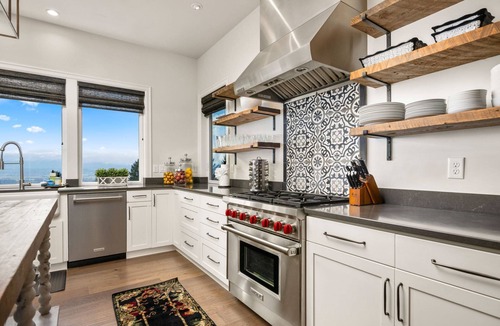 Yamhill House | Astounding Panoramic Vineyard and Valley Views, 3 Bedrooms w/En-Suite Baths, Bocce Ball, Fire-Pit