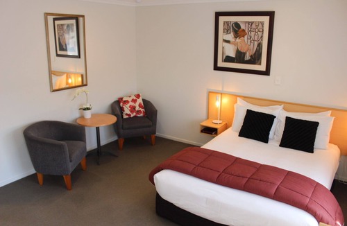 Katikati Hotel | ASURE Kaimai View Motel
