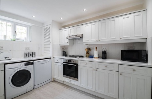 Belgravia Apartment | At Home in Chelsea - Two Bedroom House, Sleeps 6