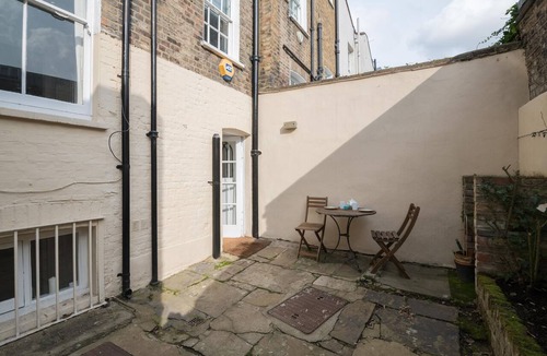 Belgravia Apartment | At Home in Chelsea - Two Bedroom House, Sleeps 6