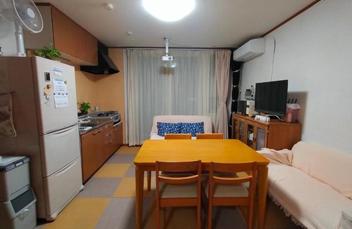 Higashi House | At Home N23