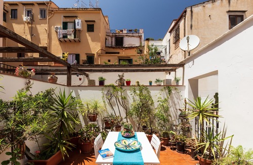 Kalsa Apartment | At Kalsa Quiet & Flowered Terrace Free Parking! Ideal for remote working.