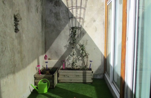Carcassonne Apartment | At the foot of the city, large charming apartment: 2 terraces, private garage, WIFI