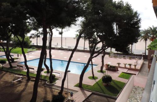 Torredembarra Apartment | AT054 Els Pins, primera línea de la playa, reformado