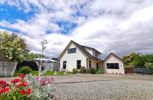 Paraparaumu Apartment | Atarau Grove Studio