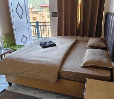 Tapovan House | Athalia Residency by Moon Stay