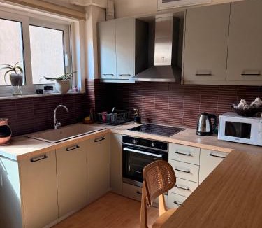 Kinosargous Apartment | Athens Room
