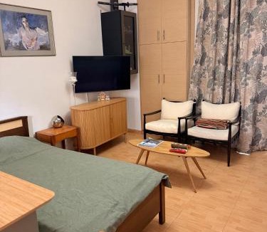 Kinosargous Apartment | Athens Room