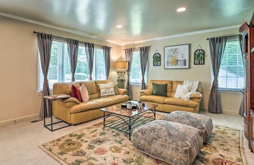 Cliftondale House | Atlanta Area Cottage with Grill and Huge Yard!