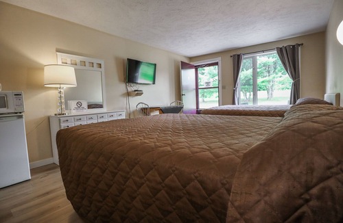 Berry Mills Hotel | Atlantic Motel