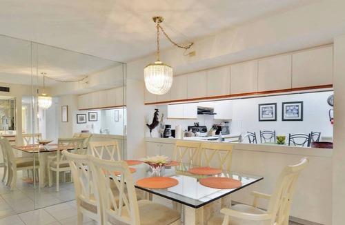 New Town Cottage | Atlantic Paradise by Avantstay Great Location w/Balcony, Outdoor Dining & Shared Pool & Hot Tub!