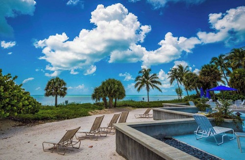 New Town Cottage | Atlantic Paradise by Avantstay Great Location w/Balcony, Outdoor Dining & Shared Pool & Hot Tub!