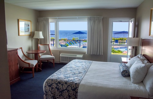 Gloucester Hotel | Atlantis Oceanfront Inn