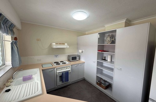 Torquay Apartment | Atlantis Unit 8, Esplanade, Hervey Bay QLD 4655
