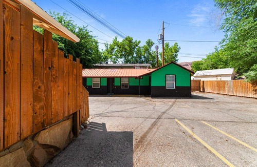 Moab Apartment | Atomic #8 I Downtown I Historic I Trailer Parking
