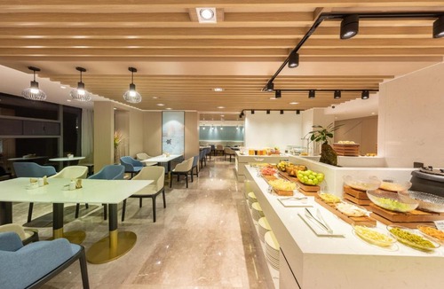 Chenggong Hotel | Atour Hotel Kunming South High Speed ​Railway Station University Town