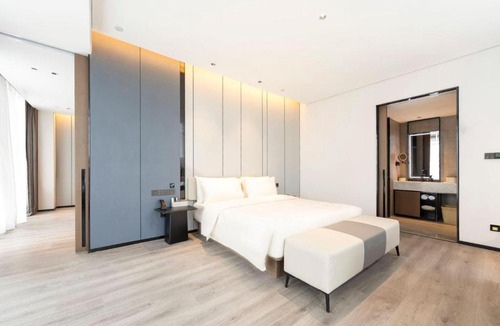 Jinshui District Hotel | Atour Hotel Zhengzhou East Station Longzi Lake