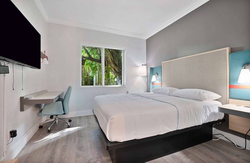 Miami Springs Hotel | Atrium Hotel, Trademark Collection by Wyndham