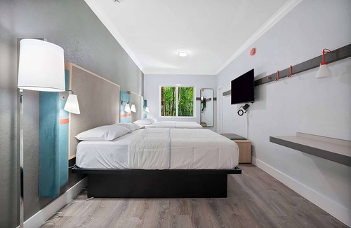 Miami Springs Hotel | Atrium Hotel, Trademark Collection by Wyndham