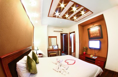Hang Buom Hotel | Atrium Hotel
