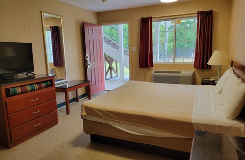 Pomona Hotel | Atrium Inn