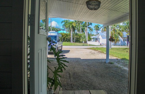 Everglades City Apartment | Attached Studio retreat with walking distance to the Dock 🐠