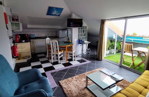 Camara de Lobos Apartment | ATTIC BAY WOLF CHAMBER