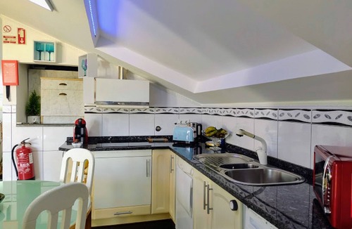 Camara de Lobos Apartment | ATTIC BAY WOLF CHAMBER