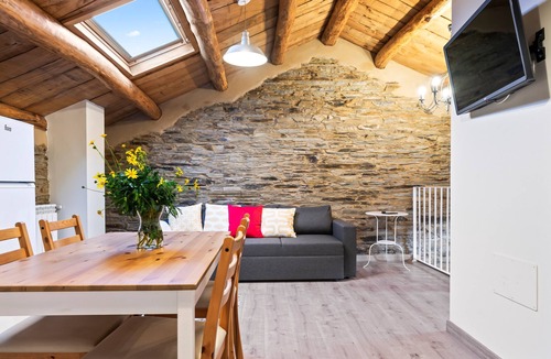 Trabada Apartment | Attic Casa Venancio with Mountain Views and Private Garden
