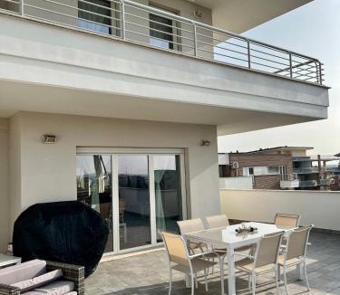 Zona XXXI Mezzocammino Apartment | Attico due piani di Lusso moderno BBQ & WiFi