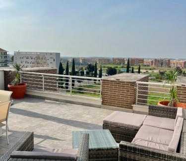 Zona XXXI Mezzocammino Apartment | Attico due piani di Lusso moderno BBQ & WiFi