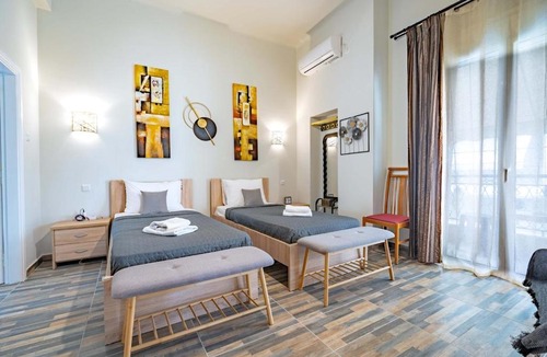 Agios Panteleimonas Apartment | Attiki Haven - 4BR Stay - Steps from Metro by ΜΡS
