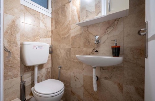 Agios Panteleimonas Apartment | Attiki Haven - 4BR Stay - Steps from Metro by ΜΡS