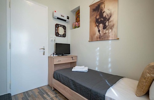 Agios Panteleimonas Apartment | Attiki Haven - 4BR Stay - Steps from Metro by ΜΡS