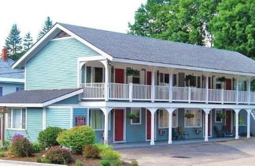 Bartlett Hotel | Attitash Motel & Suites